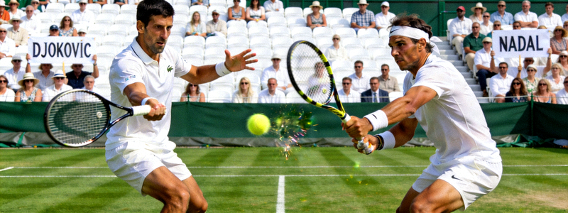 温布尔登网球公开赛中央球场，德约科维奇与纳达尔的精彩对决